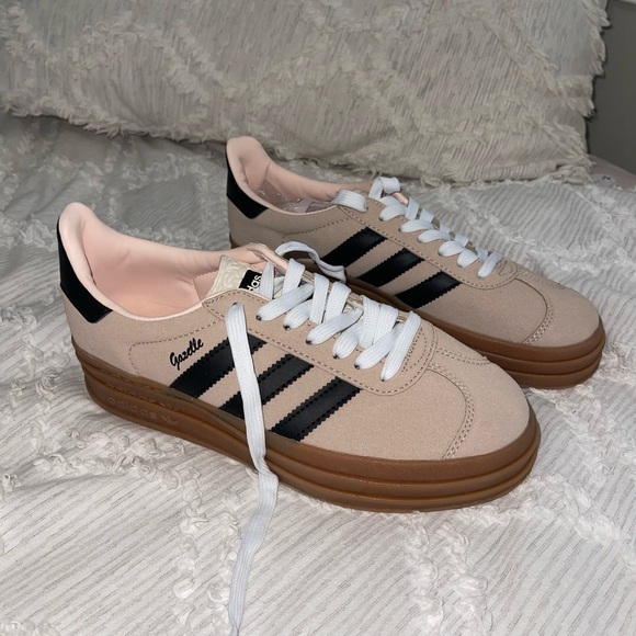 DHgate Women’s Pink Adidas Gazelles - Picture 1 of 5